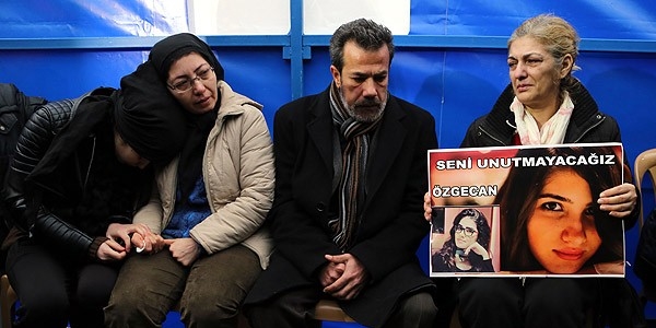 Özgecan'ın ailesinden Erdoğan'a siyah başörtü