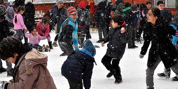İstanbul'un 17 ilçesinde okullar tatil edildi