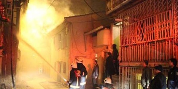 Cami lojmanında yangın çıktı