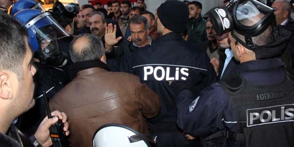 Adıyaman'da gerginlik: 1 polis yaralı