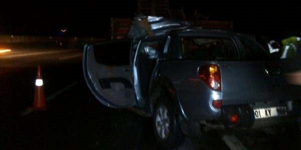 Mersin'de, kamyonet tıra çarptı: 5 ölü