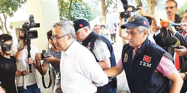 Paralel müdürlerden milletvekilliği istifası