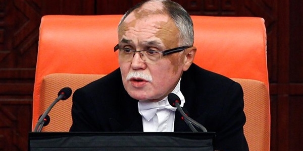 Meclis'te tartışma sırasında mikrofon kırıldı