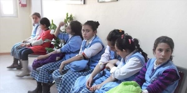 Kahta'da, 230 kız lisesi öğrencisi zehirlendi