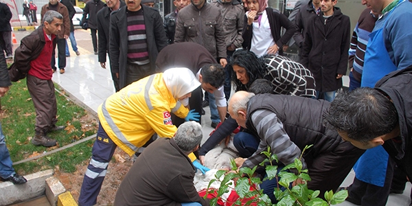 Sağlık merkezinin 3. katından düştü!