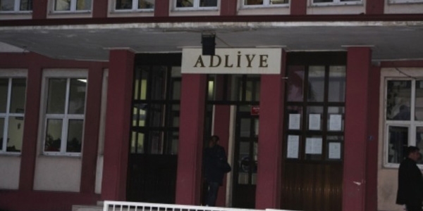 Yasadışı dinleme operasyonunda 3 polis serbest