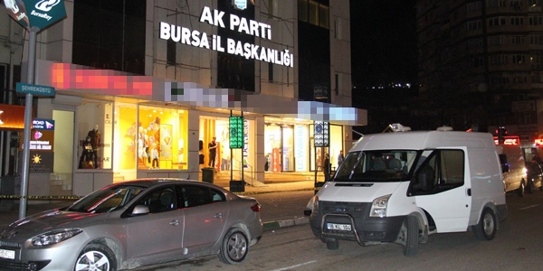Ak Parti il binası önünde bomba paniği