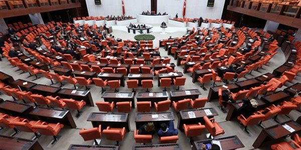 AK Parti'de 81 vekil yeniden aday deil