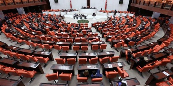 AK Parti'de 81 vekil yeniden aday değil