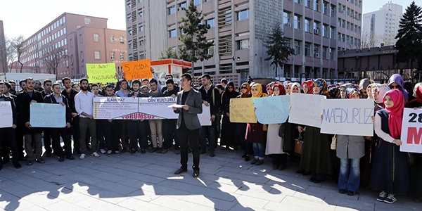 MEB önünde 'din kültürü öğretmenliği' eylemi