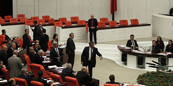 Güvenlik Paketi'ni engellemek için olmadık yöntemler denediler