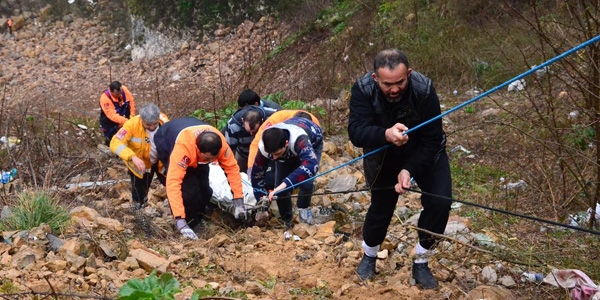 Ordu'da minibüs uçuruma yuvarlandı: 1 ölü, 2 yaralı