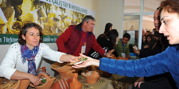 Yerli tohumları, para geçmeyen pazarda, takas ettiler