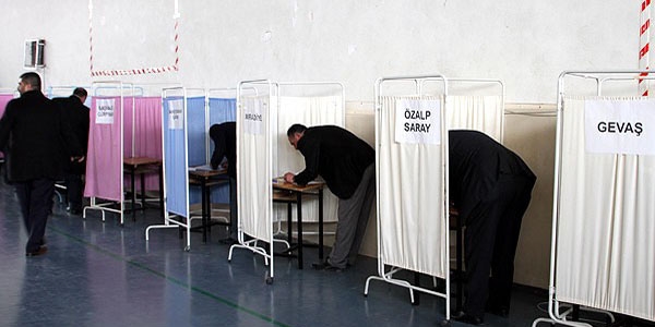 AK Parti'de temayül yoklaması yapıldı