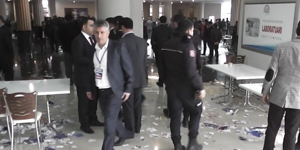 AK Parti temayül yoklamasında arbede