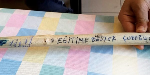 Öğretmenin sopasına velilerden şikayet