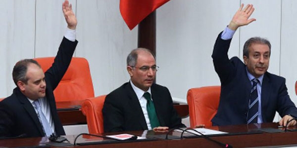 Bakanı Ala hakkındaki gensoru önergesi reddedildi