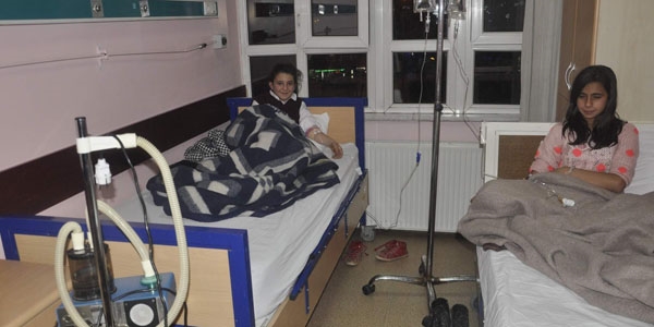 13 ilköğretim öğrencisi yedikleri yemekten zehirlendi