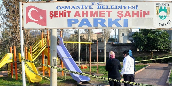Çocuk parkında silahları çektiler: 2 ölü