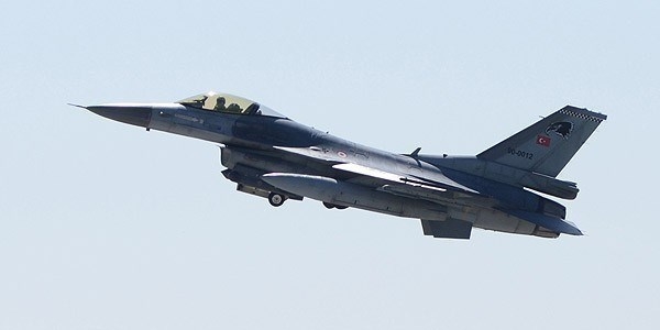 F-16'lar Sleyman ah Trbesi'nde gzetleme yapyor
