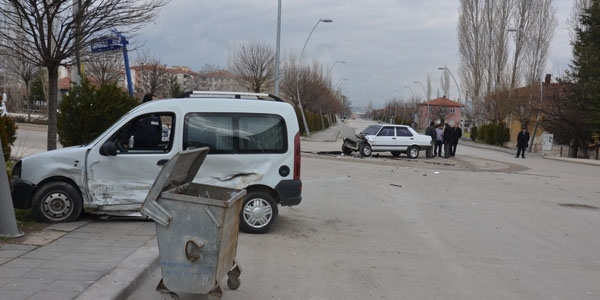 Hastaneye giderken kaza yapt: 2 yaral