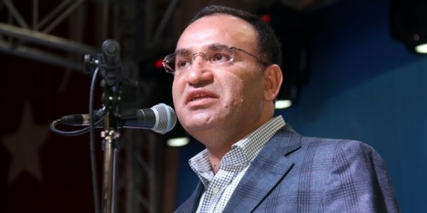 Adalet Bakanı Bekir Bozdağ istifasını verdi