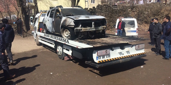 Bitlis'te VEDAŞ'a ait araç kundaklandı