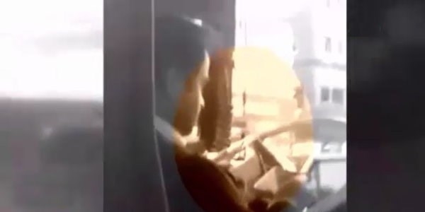 Halk otobüsü şoförü yolda okeye dönüyor! / Video