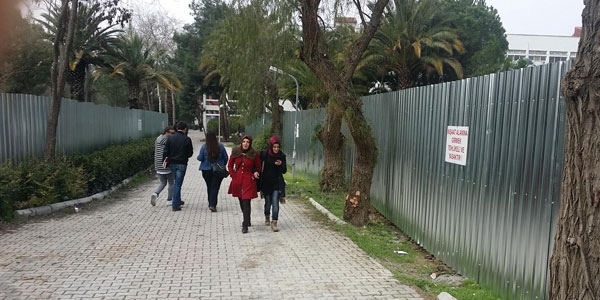 Ege Üniversitesi'nde levha gerginliği