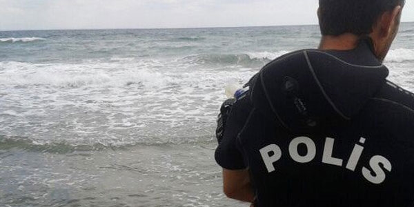 Polis memuru yatağında ölü bulundu!