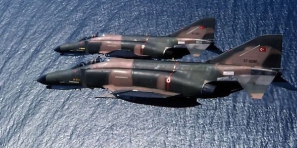 RF-4F uçaklarının uçuşu durduruluyor