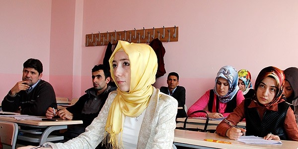 İlahiyatta Kürtçe seçmeli ders