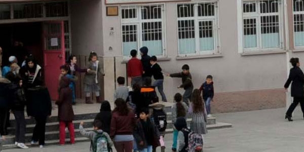 Kadın öğretmenin, 'size tecavüz mubah' dediği iddiası