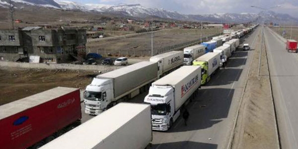 Sınırda 25 kilometrelik TIR kuyruğu