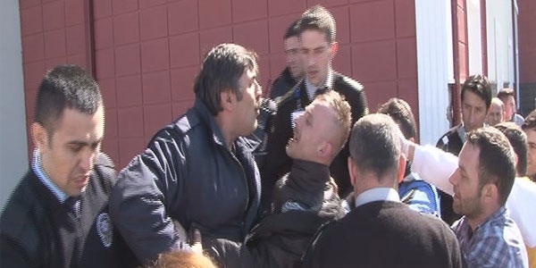 Doktorlar grev yapınca kendini jiletlemek istedi