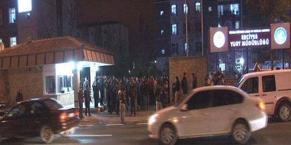 Kayseri'de karşıt görüşlü öğrenciler arasında arbede