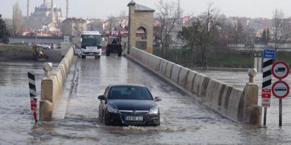 Tunca ve Meriç'te kritik seviye