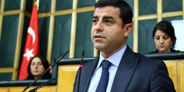 Demirtaş'tan tarihin en kısa grup toplantısı