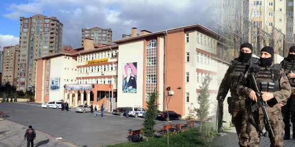 Okul bahçesinde kavga çıktı: 1 yaralı