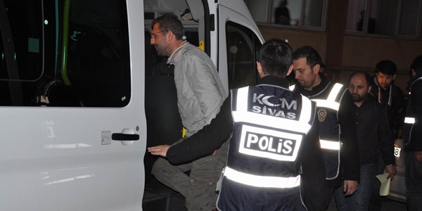 Tutuklanan polisler cezaevine gönderildi