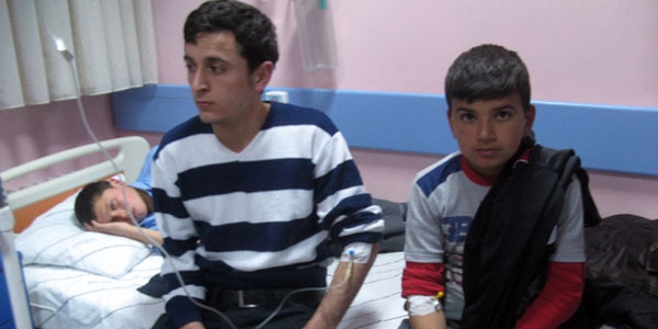 Yurtta kalan 13 çocuk yemekten zehirlendi