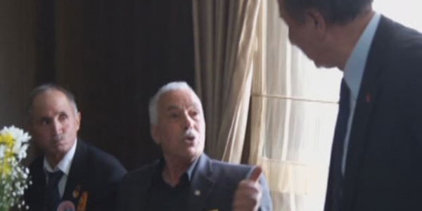 Vali ile şehit babası arasında gerginlik!