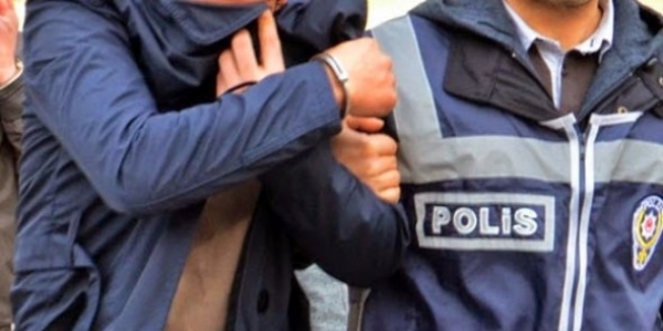 Başkasının yerine ehliyet sınavına girenler yakalandı