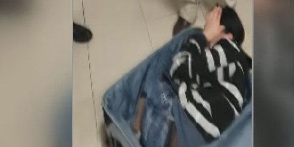 Valizin içinde Türkiye'ye girerken yakalandı!