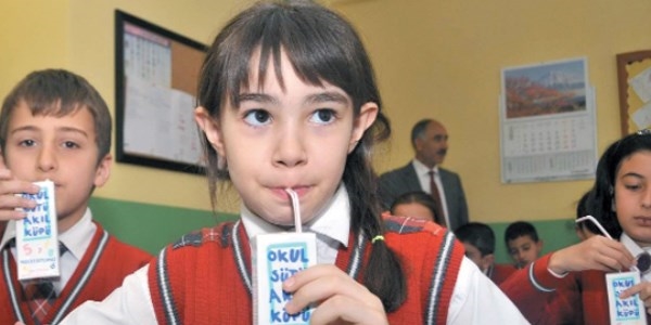 Okullarda 3 gün süt, 2 gün kuru üzüm dağıtılacak