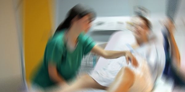 Doğumhanede skandal, bebeğin kafasını kopardılar!