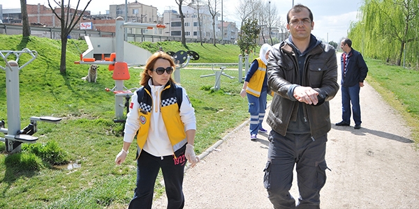 Oğlunu köpekten korumak isteyen polis kolunu kırdı