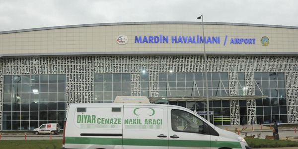 Havalimanında cenazeler karıştı