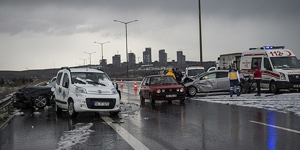 Ankara'da aşırı yağış kazalara neden oldu
