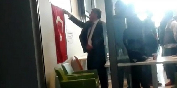 Dekan'dan 'Bayrak krizi' açıklaması